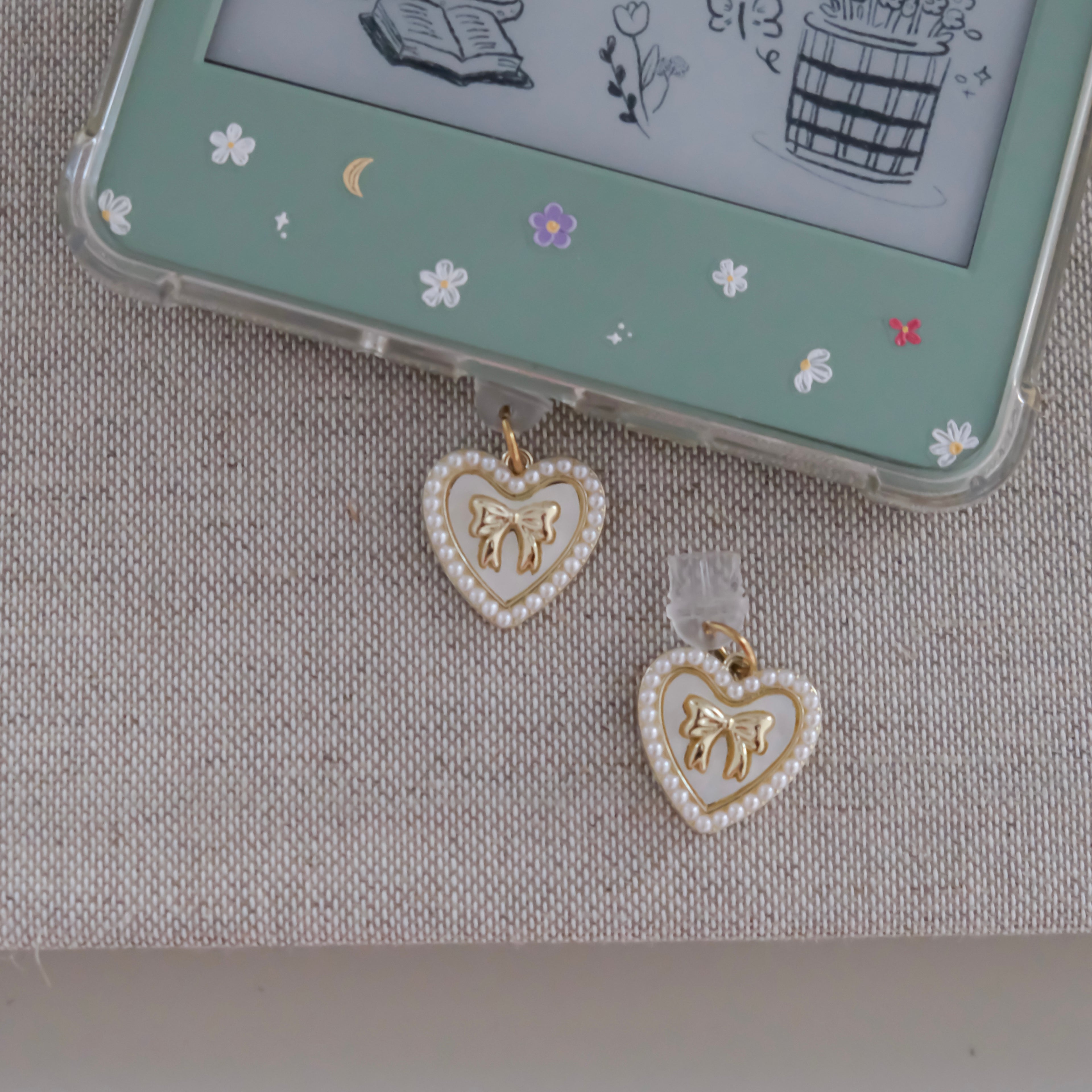 Vintage Heart & Schleife - USB-C Dust Plug (Kopie)