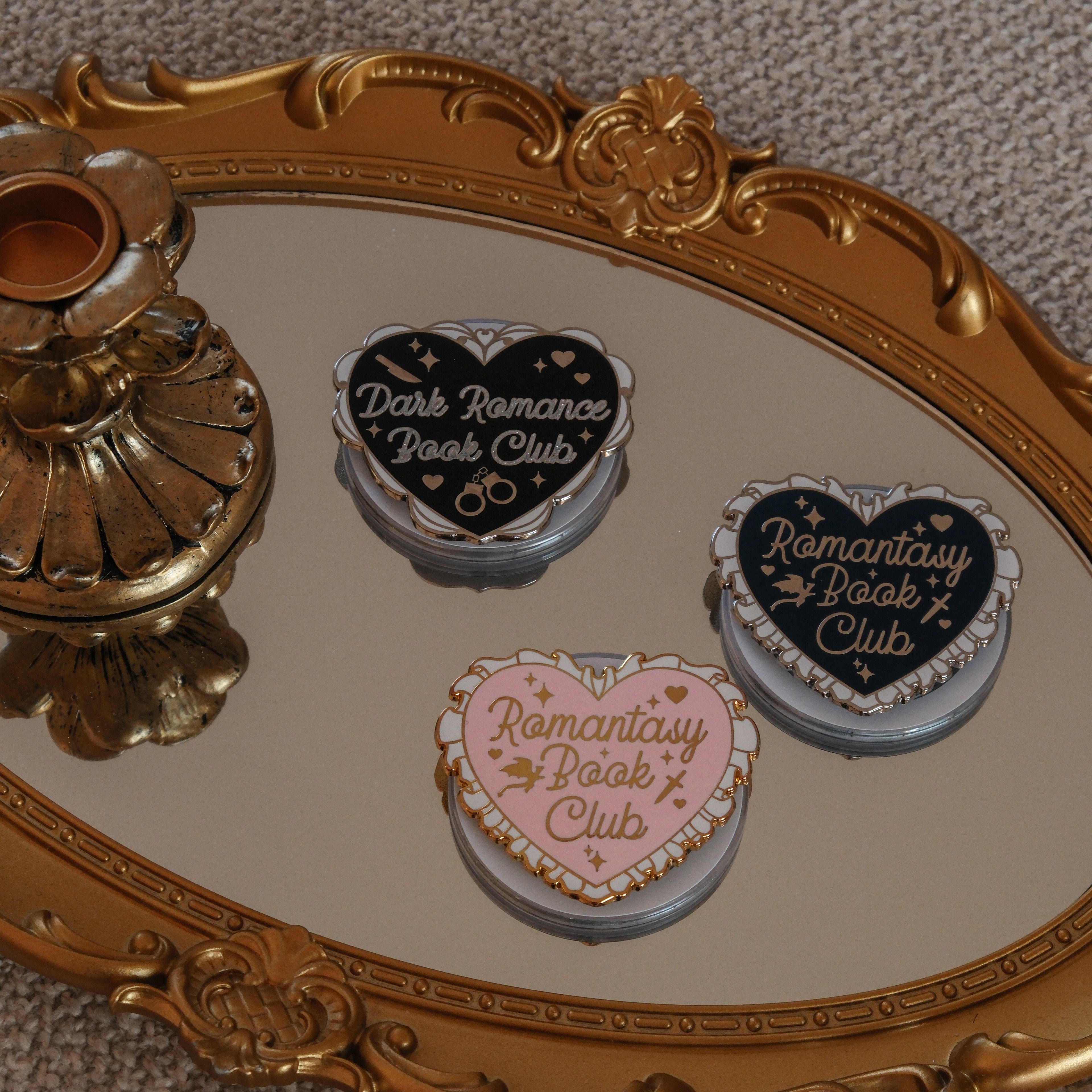 Magnetischer eBook & Handy Halter - "Dark Romance Book Club"