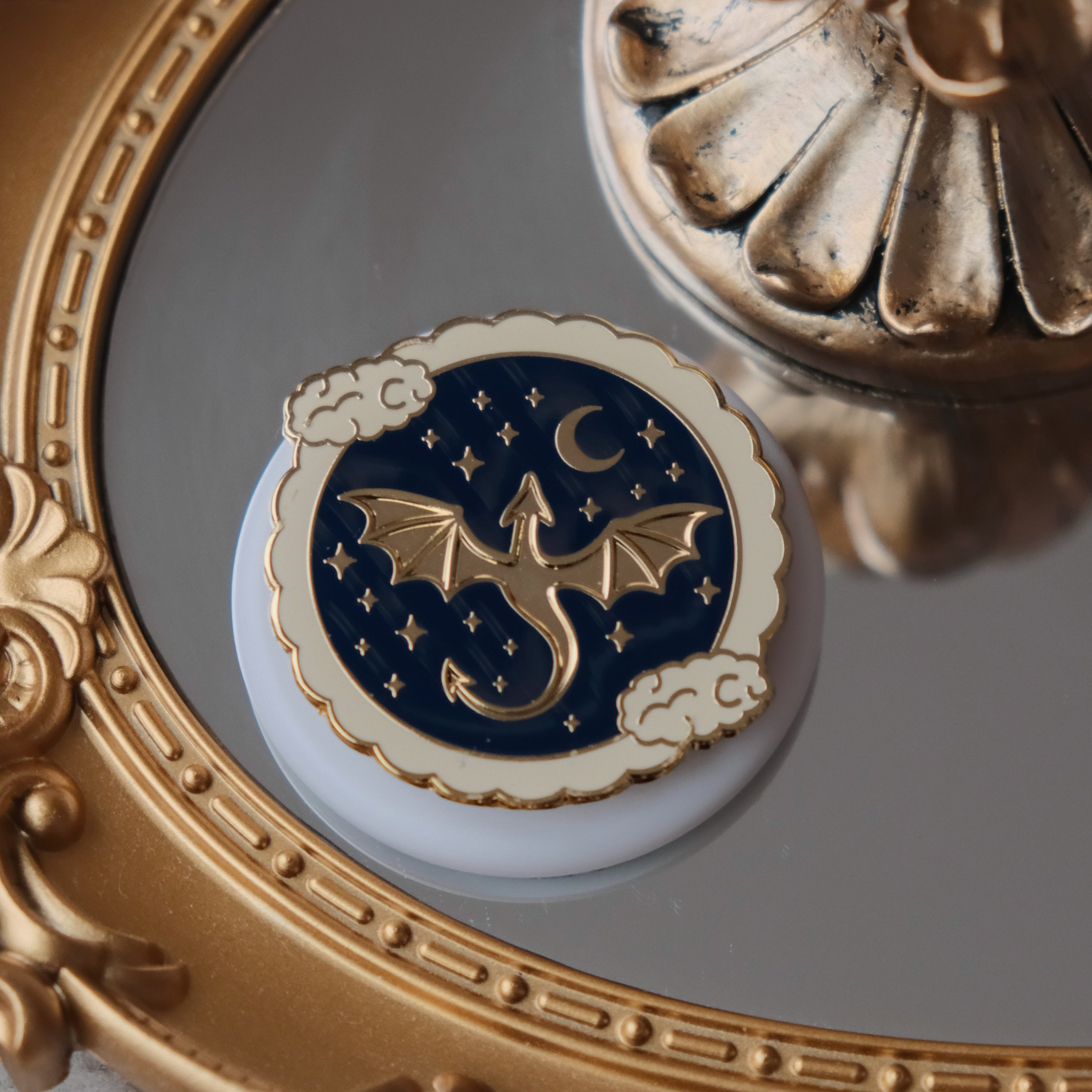 Magnetischer eBook & Handy Halter - "Drache"